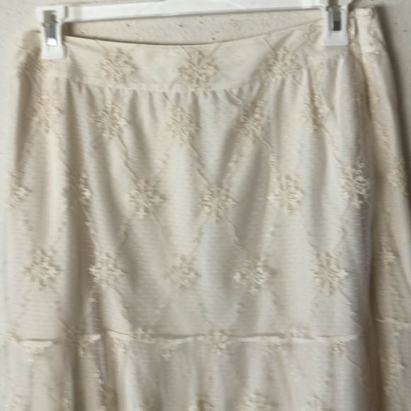 Chicos lace skirt completely lined. Chicos 2 or L. - Picture 2 of 8